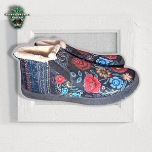 YES we vibe stitch boho flower winter vibe sneakers size 10W, 8.5M